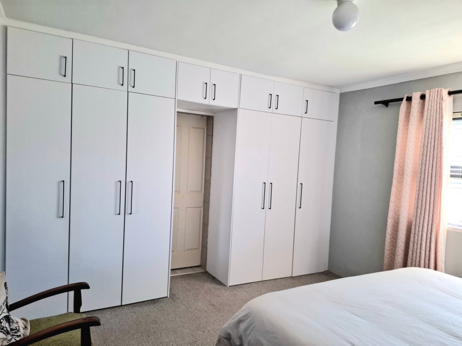4 Bedroom Property for Sale in Oakdale Western Cape